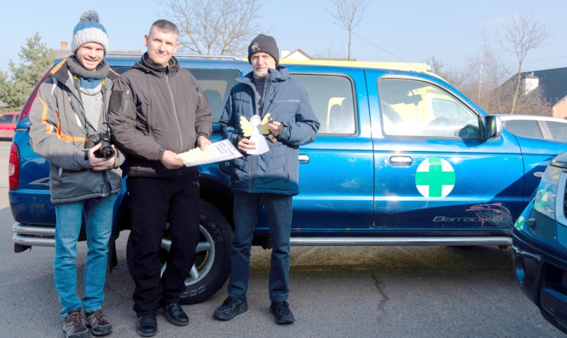 James Crawford hands over the Convoy4Ukraine vehicle for its onward journey